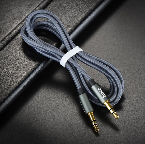 Noble sound series AUX audio cable 1m TPE and nylon braid with anodized aluminum alloy connector shell.