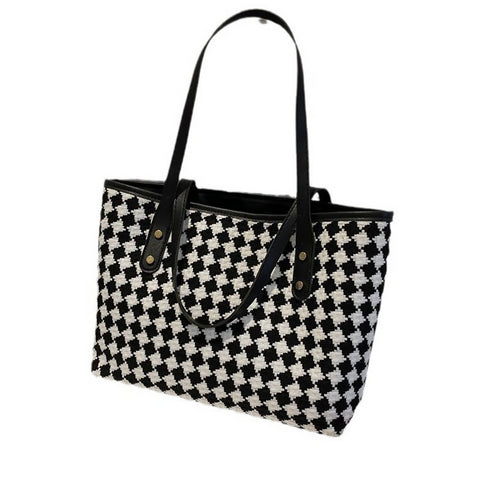 Fashionable Texture Versatile Shoulder Zipper Handbag Made of Polyester.