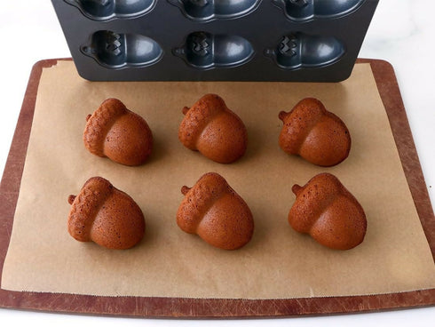 W-514 Lingdang 6-Hole cake mold