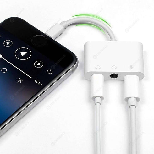 Andowl 3in1 smart adapter charging and listening to songs - Q-A190