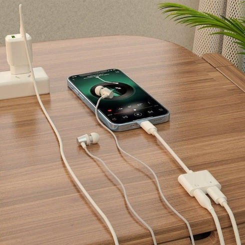 Audio converter for Lightning to Lightning + 3.5mm