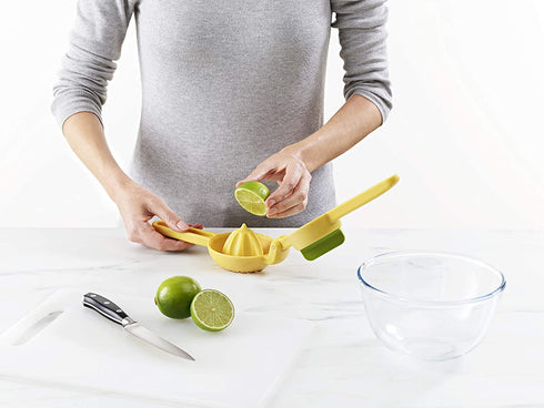 Squeeze And Twist Manual Juicer
